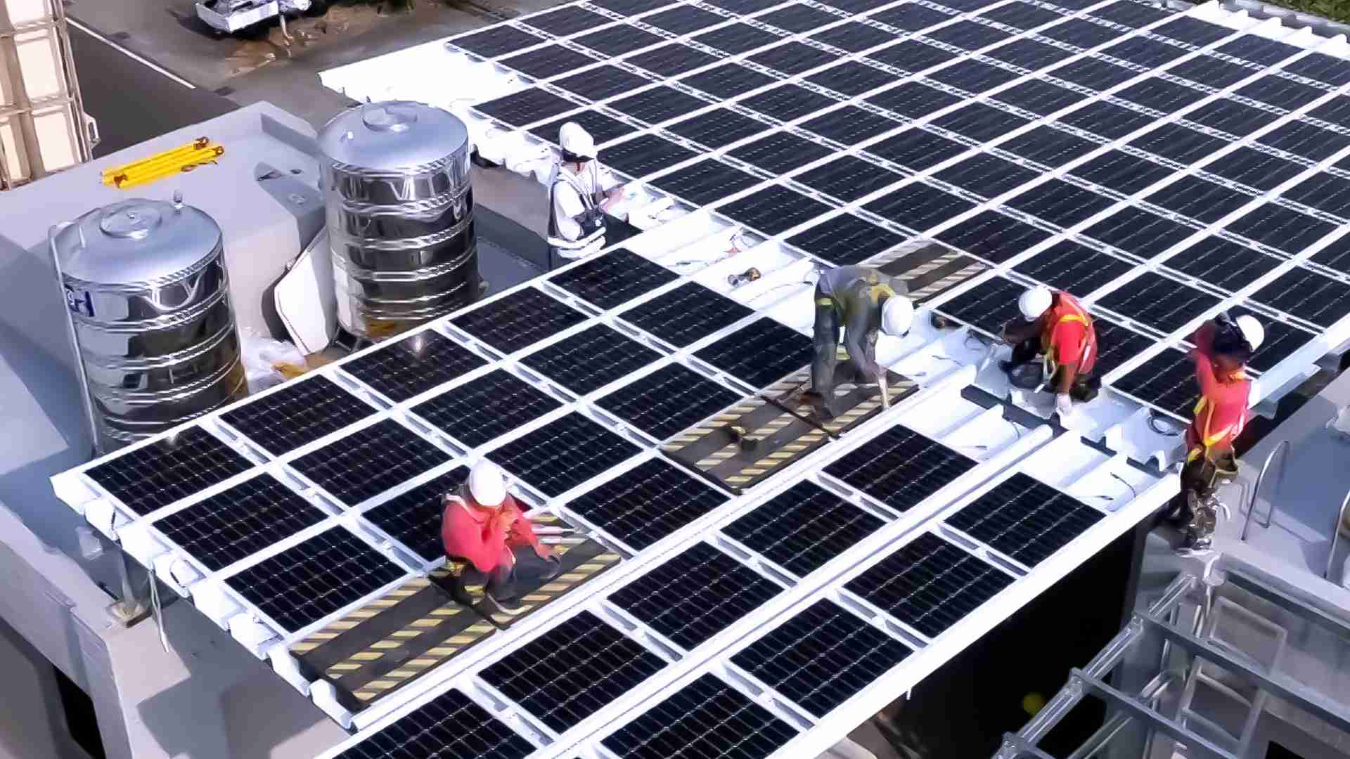 z6mg·人生就是博着力于替代能源之技术研发，，，如光电浪板的相关制程、、设备与产品，，其中所开发之光电整合型浪板，，减少传统金属支架安装，，，，更提升耐候度，，，，可广泛运用于多元场域，，，并辅助建筑达到净零碳排目标