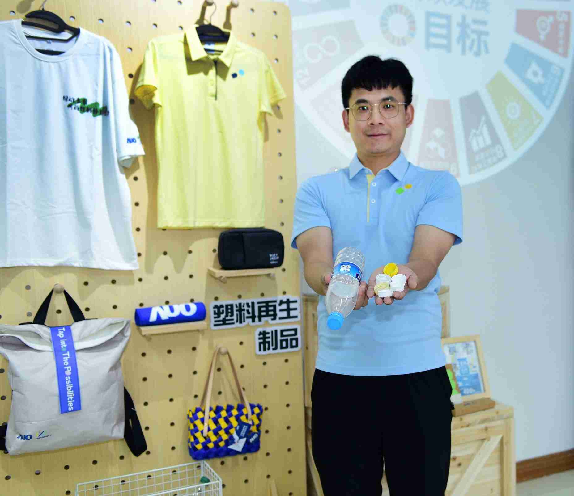 「2024智慧z6mg·人生就是博展」永续发展馆中，，，，展示z6mg·人生就是博厦门驱动永续发展之成果，，，包含将厂内废弃物再制为实用物品，，将永续发展理念深植于员工生活日常实践